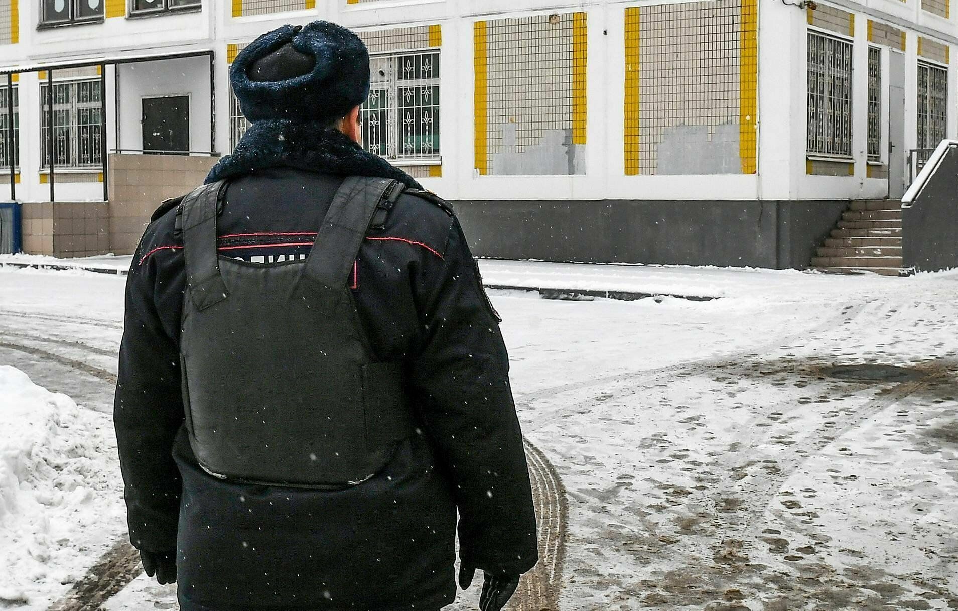 Московские школы и суды проверяют из-за сообщения о минировании