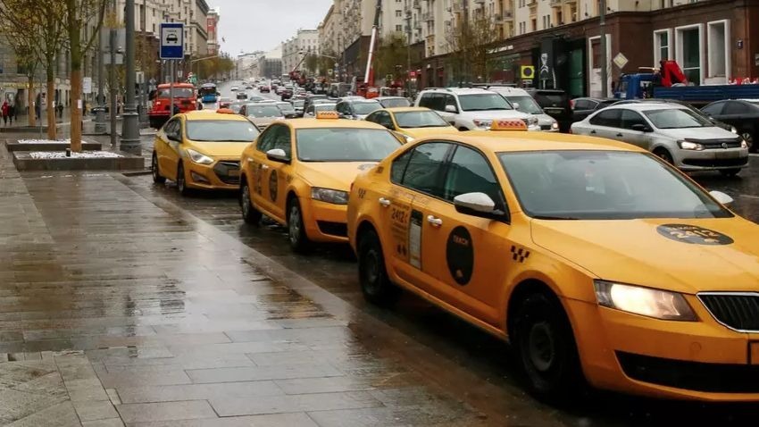 Москва - "глухая зона": что будет с таксистами, которые не водят без навигатора