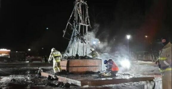 В Татарстане сгорел шестиметровый памятник воину-освободителю