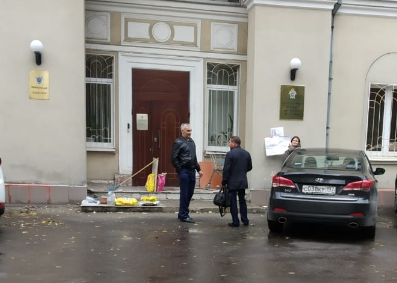 В Москве у проходной Следственного комитета ударили ножом сотрудника ведомства