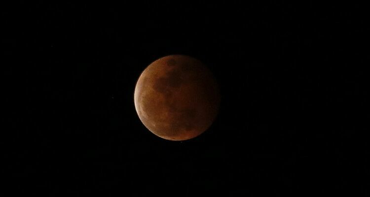 В ночь на субботу над Землей взойдет «кровавая луна»