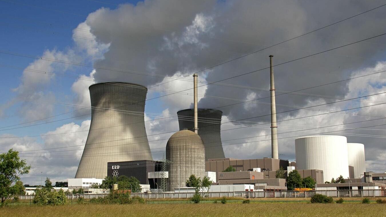 Берлин отклонил просьбу Баварии о сохранении АЭС на ее территории, сообщил Reuters