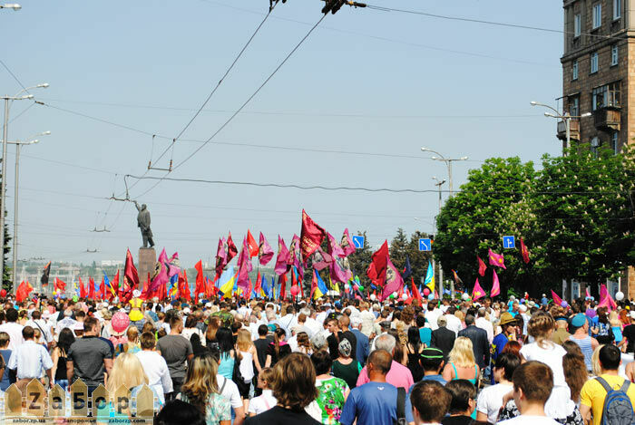 СМИ: в Запорожье произошли столкновения на праздновании Дня Победы