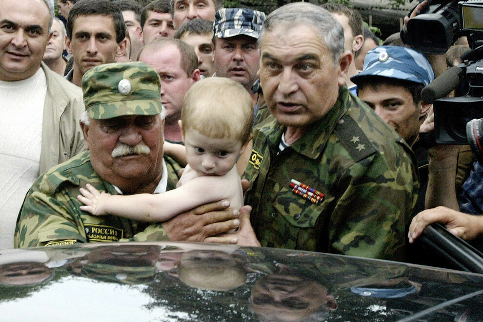В России вспоминают жертв Бесланской трагедии 2004 года