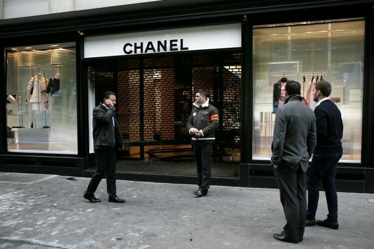 В Париже неизвестные ограбили бутик Chanel