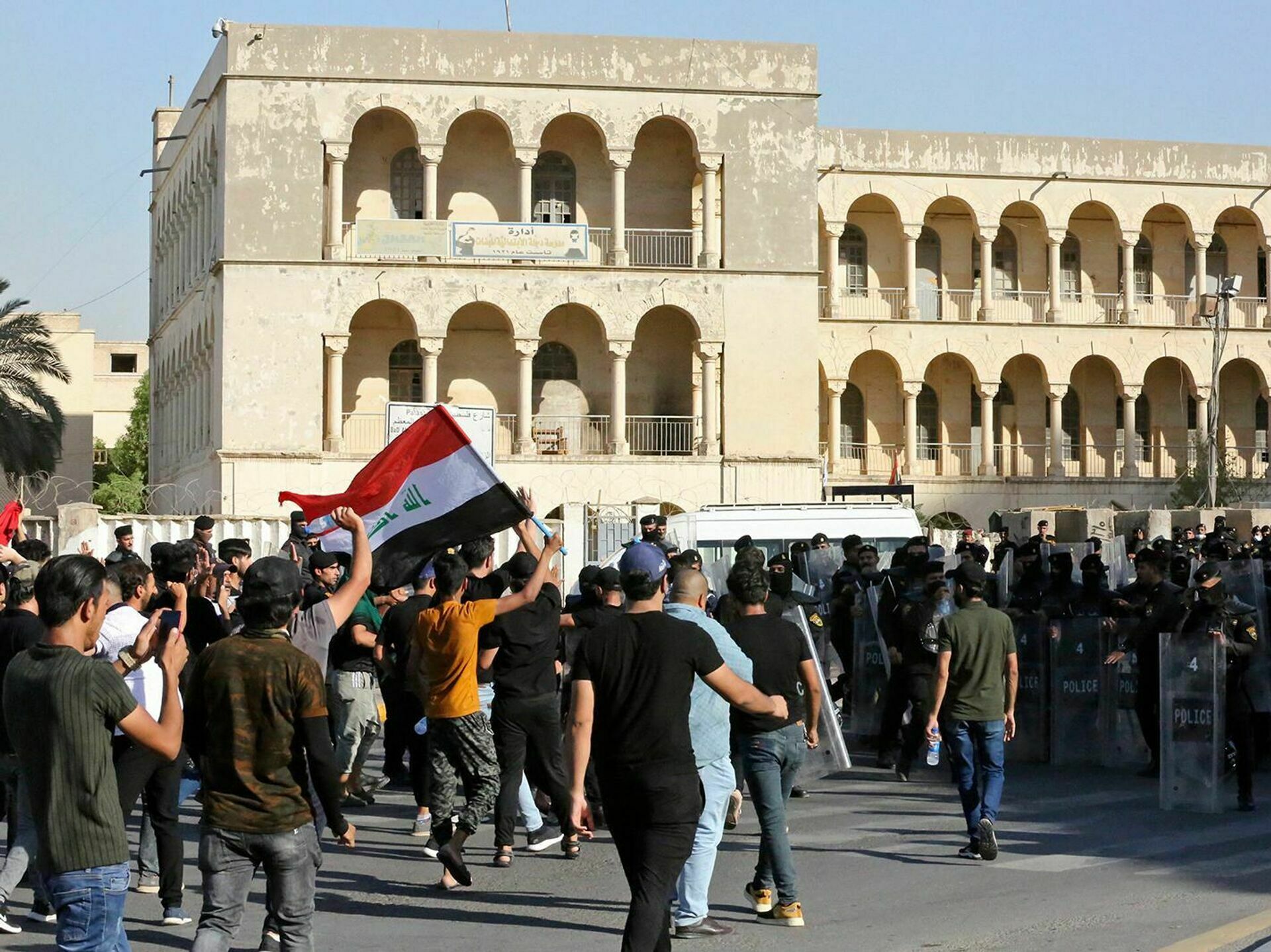 В Ираке бунтует народ, который требует установить «исламскую демократию»