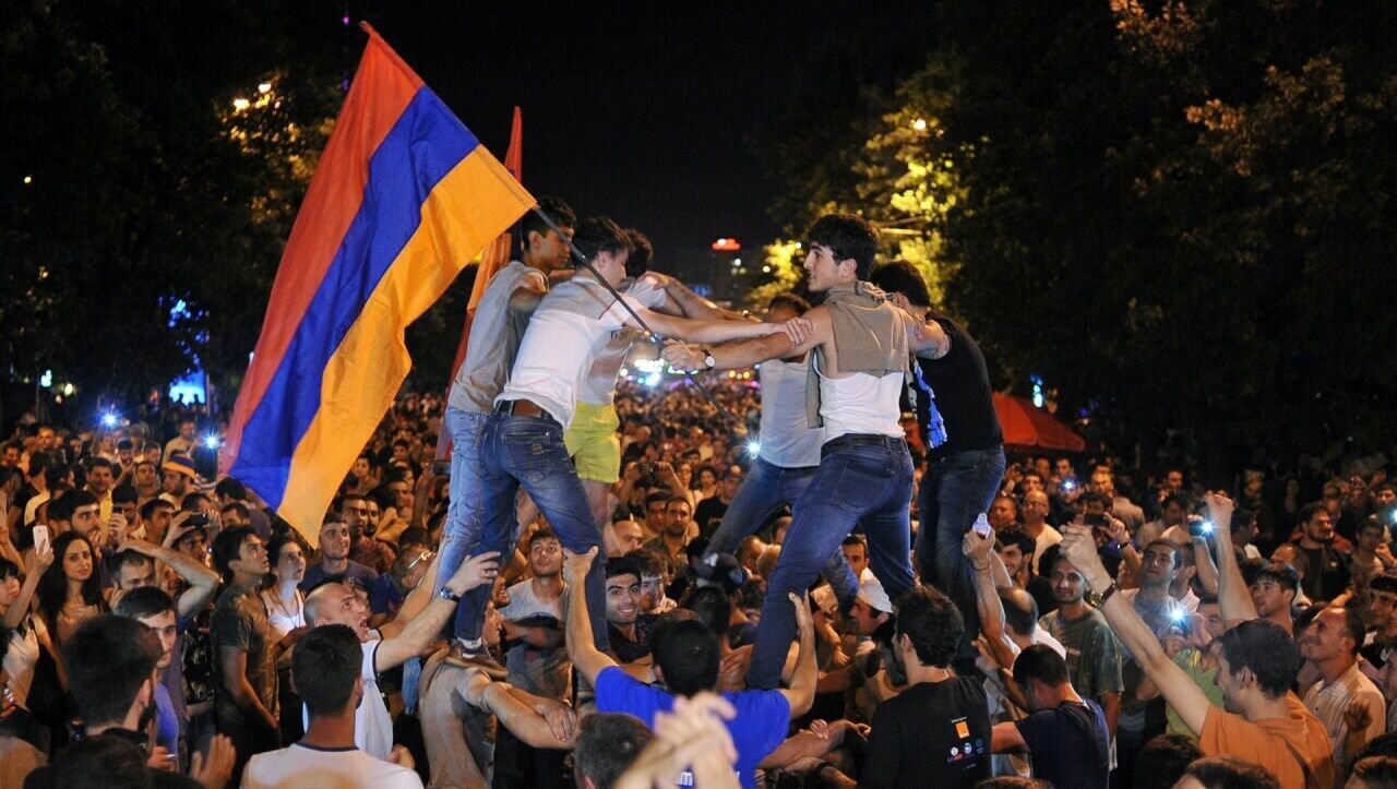 Кремль призвал не сравнивать митинги в Армении с украинским майданом