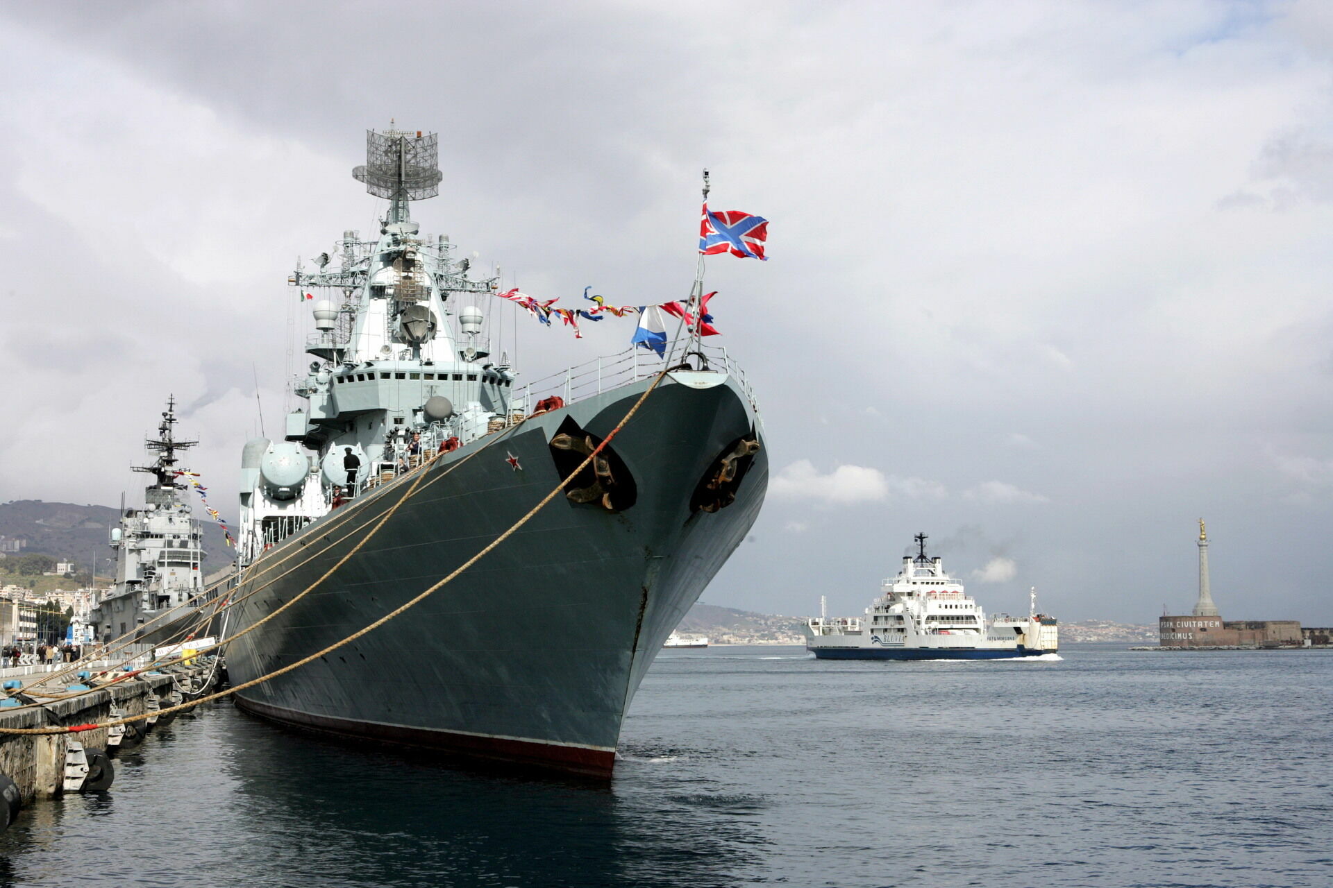Глава Севастополя заявил о скором возвращении в строй матросов крейсера "Москва"