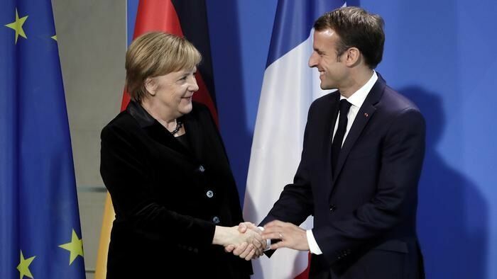 Меркель и Макрон предложили приглашать Путина на саммиты ЕС