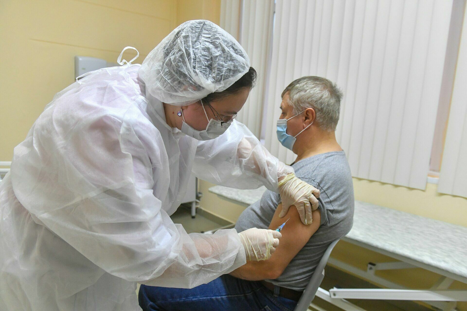 В Хабаровском крае пенсионерам начнут платить за вакцинацию