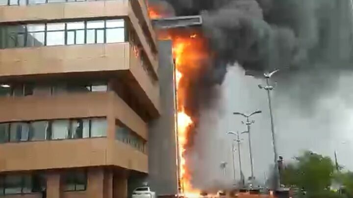 Пожар в бизнес-центре "Сетунь Плаза" в Москве потушили