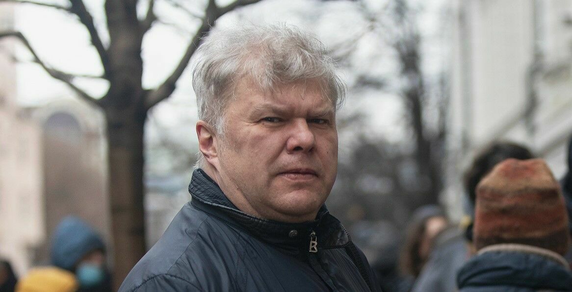 Депутату Мосгордумы Митрохину арестовали счета и временно запретили покидать страну