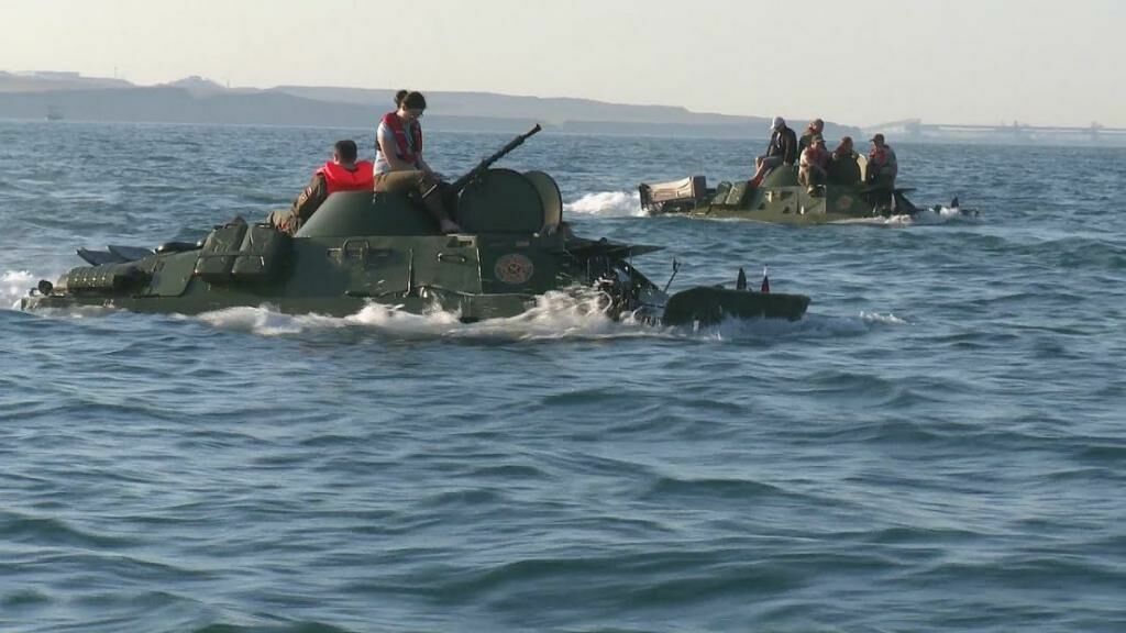 В Керченском проливе затонул бронетранспортер из-за погодных условий