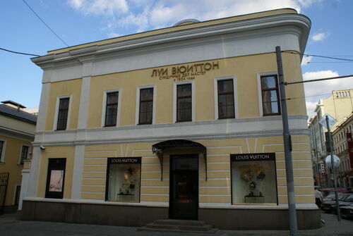 В Москве неизвестные ограбили магазин Louis Vuitton