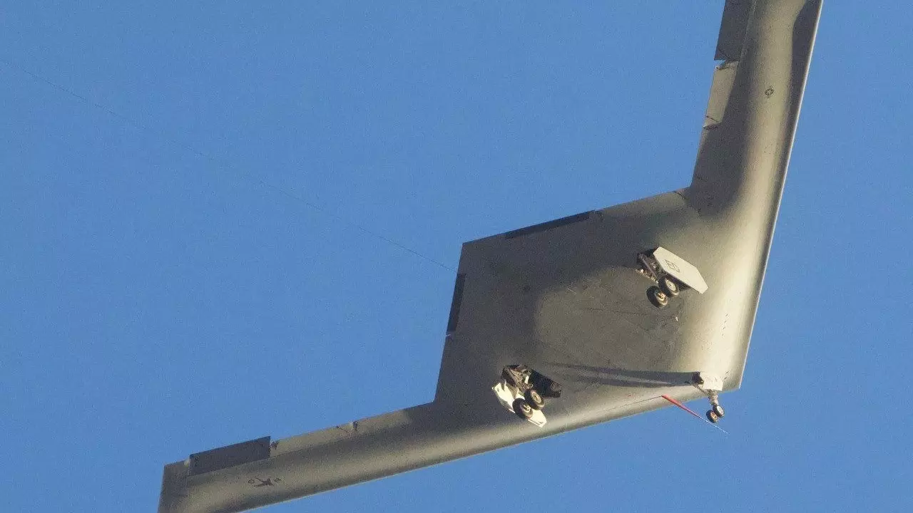 «Невидимка» уже в полете: США испытали новый стратегический стелс-бомбардировщик