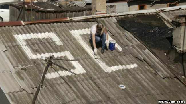 В Татарстане целый поселок написал на крышах домов SOS!