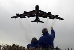 Стратегические бомбардировщики США Б-52 прилетят в Россию