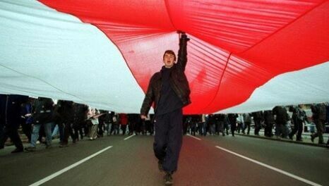 В Беларуси хотят реабилитировать бело-красно-белый флаг