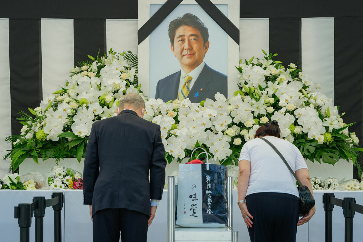 В Токио завершились государственные похороны экс-премьера страны Синдзо Абэ