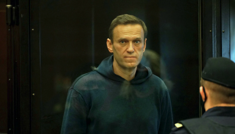 Прокурор запросил 13 лет для оппозиционера Алексея Навального*