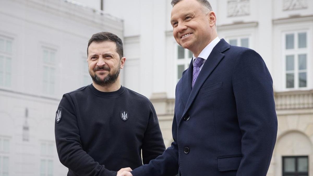 Владимир Зеленский и Анджей Дуда подписали договор, по которому Польша может вводить в Украину армию для выполнения полицейских функций