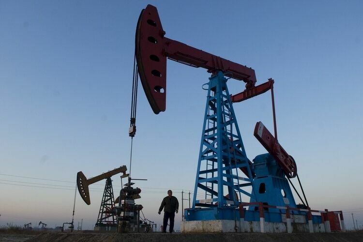 Мировые цены на нефть развернулись к снижению