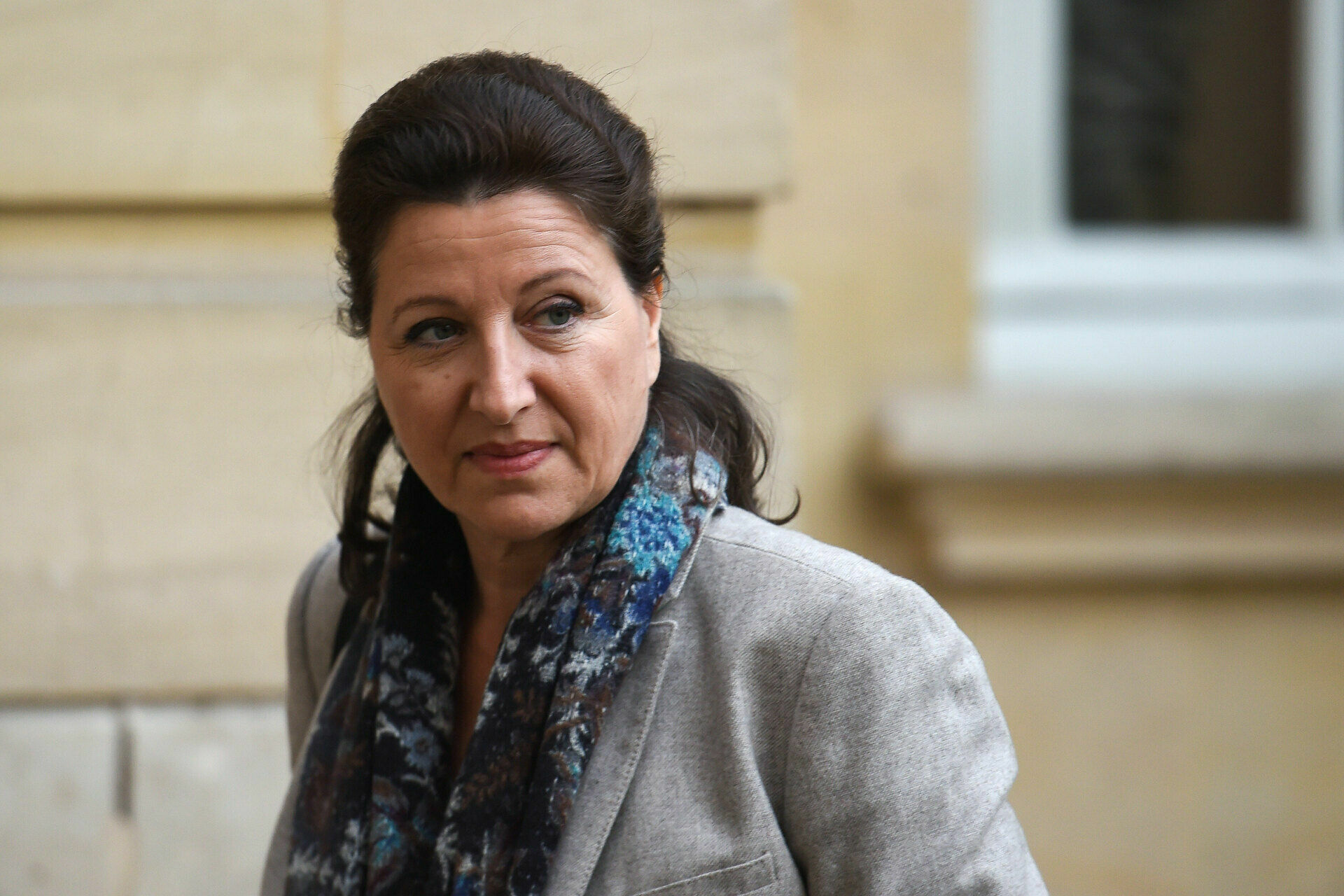 Экс-министра здравоохранения Франции привлекли к суду