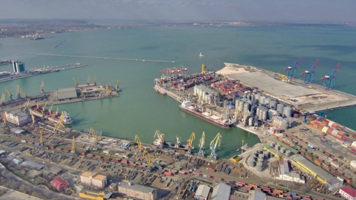 Украина открыла временные коридоры для выхода торговых судов из своих портов