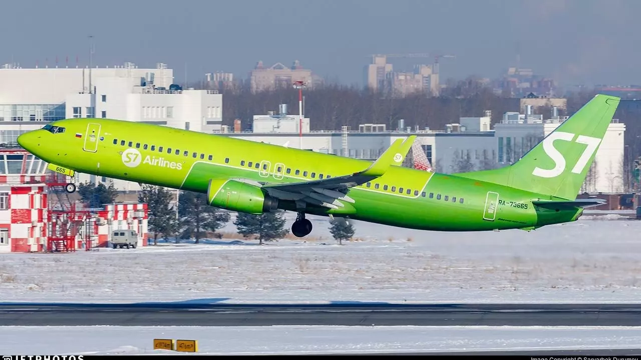 Разогнался, но не взлетел: самолет S7 прервал свой взлет из Улан-Удэ в Москву