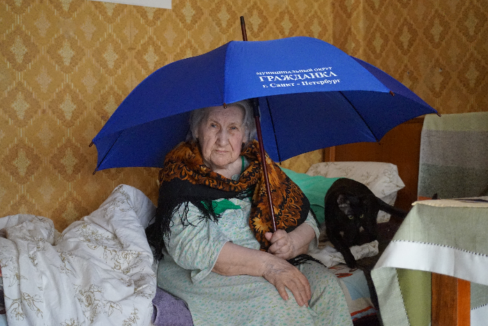 Плевок в душу. Ветерану войны в Петербурге подарили зонтик