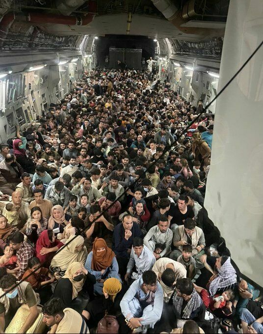 Военный самолет США С-17 вывез из Кабула одновременно 640 человек
