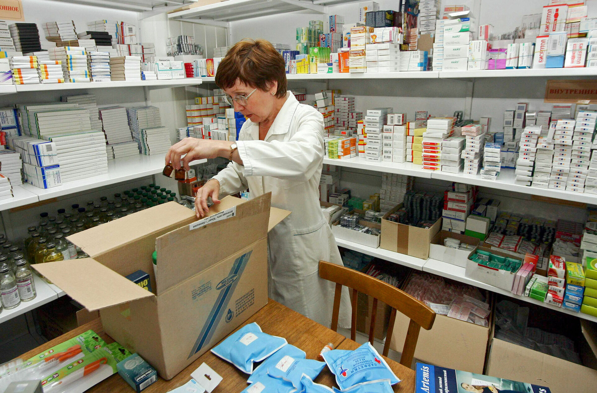 Минздрав: курс рубля скажется на закупке лекарств, но незначительно