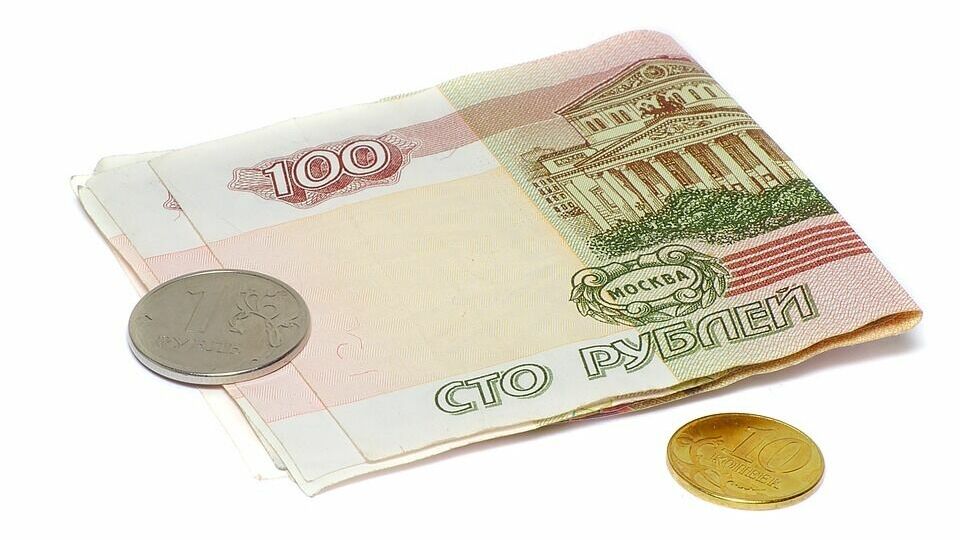 Правительство ухудшило прогноз по курсу рубля на 2023 год