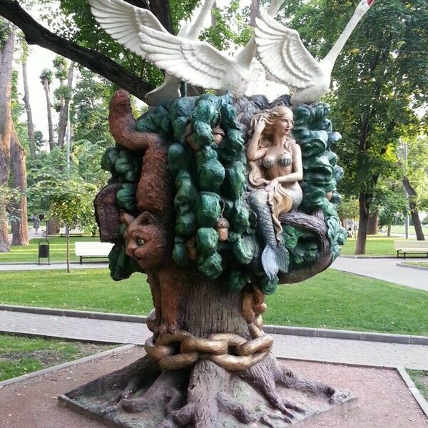 Скульптура "Лукоморье" в Таганском парке