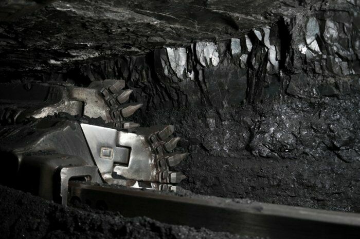При обрушении шахты в Кузбассе погиб горняк