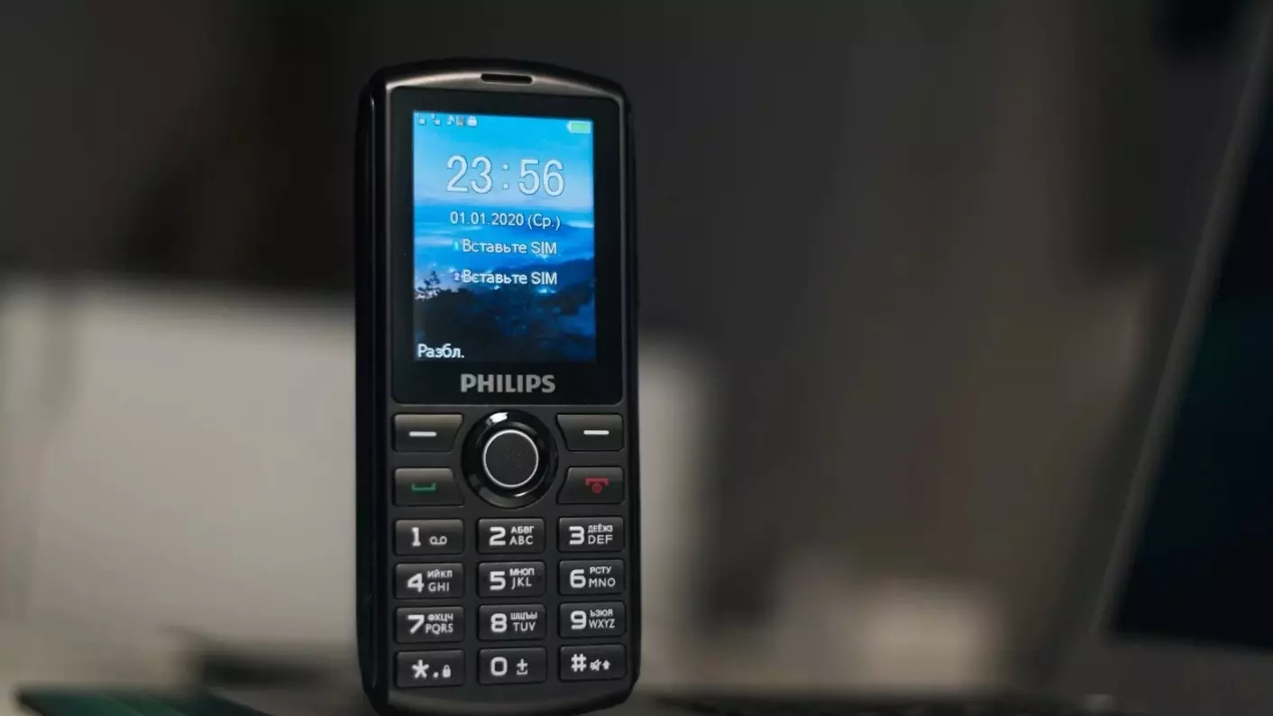 Philips Xenium E218. Неплохой вариант для первой в жизни "трубки"