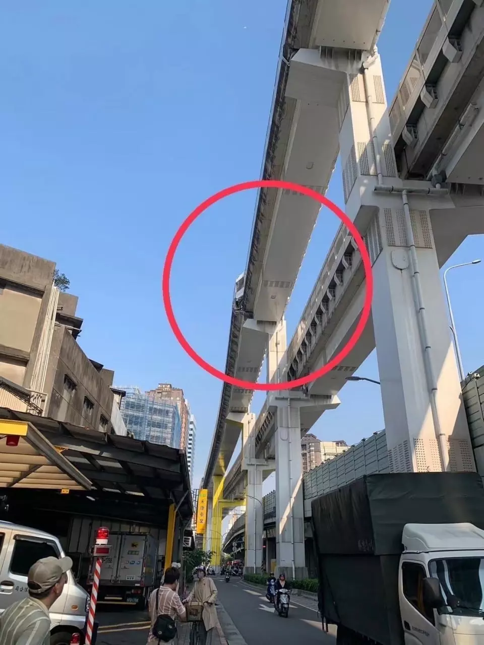 Сломанная в результате землетрясения эстакада метро — Новый Тайбэй