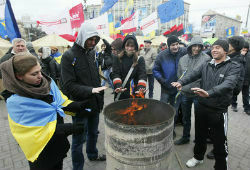 Киевские студенты вышли с митингом на Евромайдан