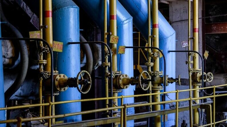 Россия временно остановит подачу газа в Армению