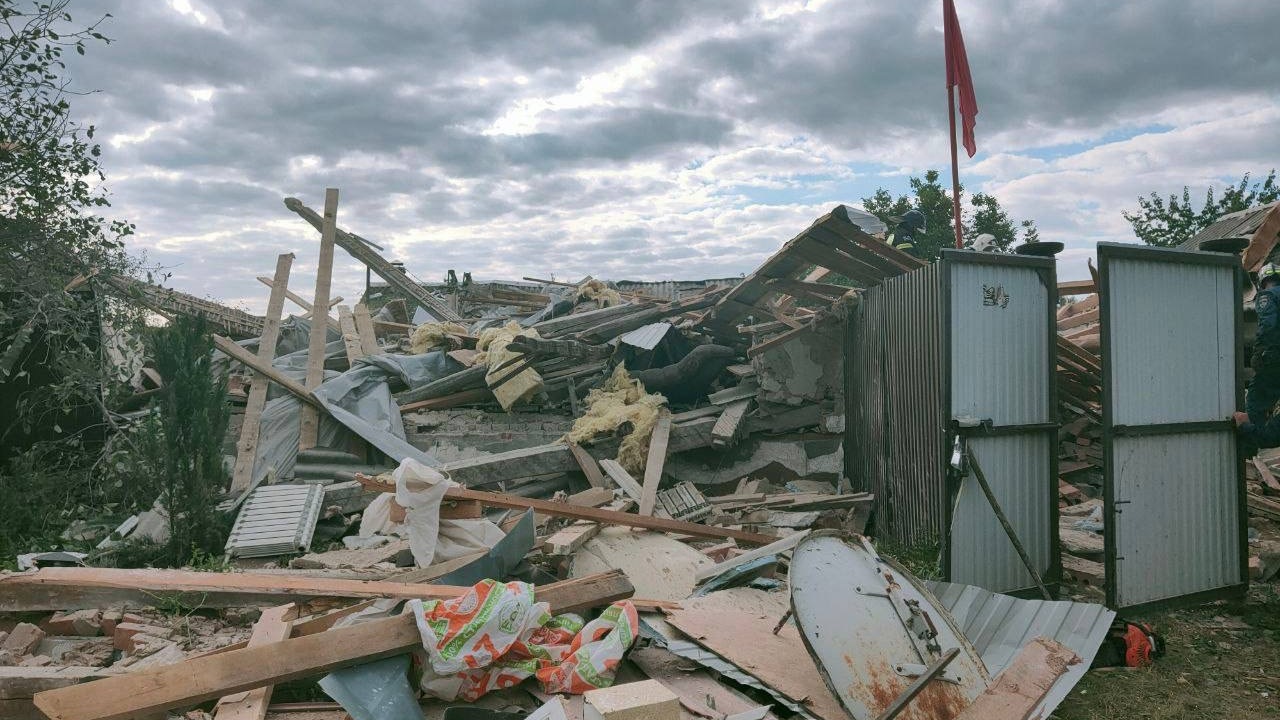 В Белгородской области взорвался дом, под завалами люди
