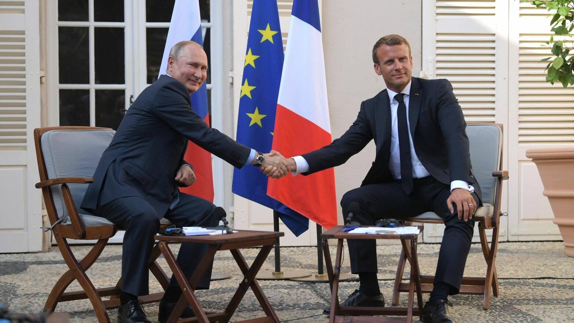 Президент Франции призвал «построить мир» с Россией