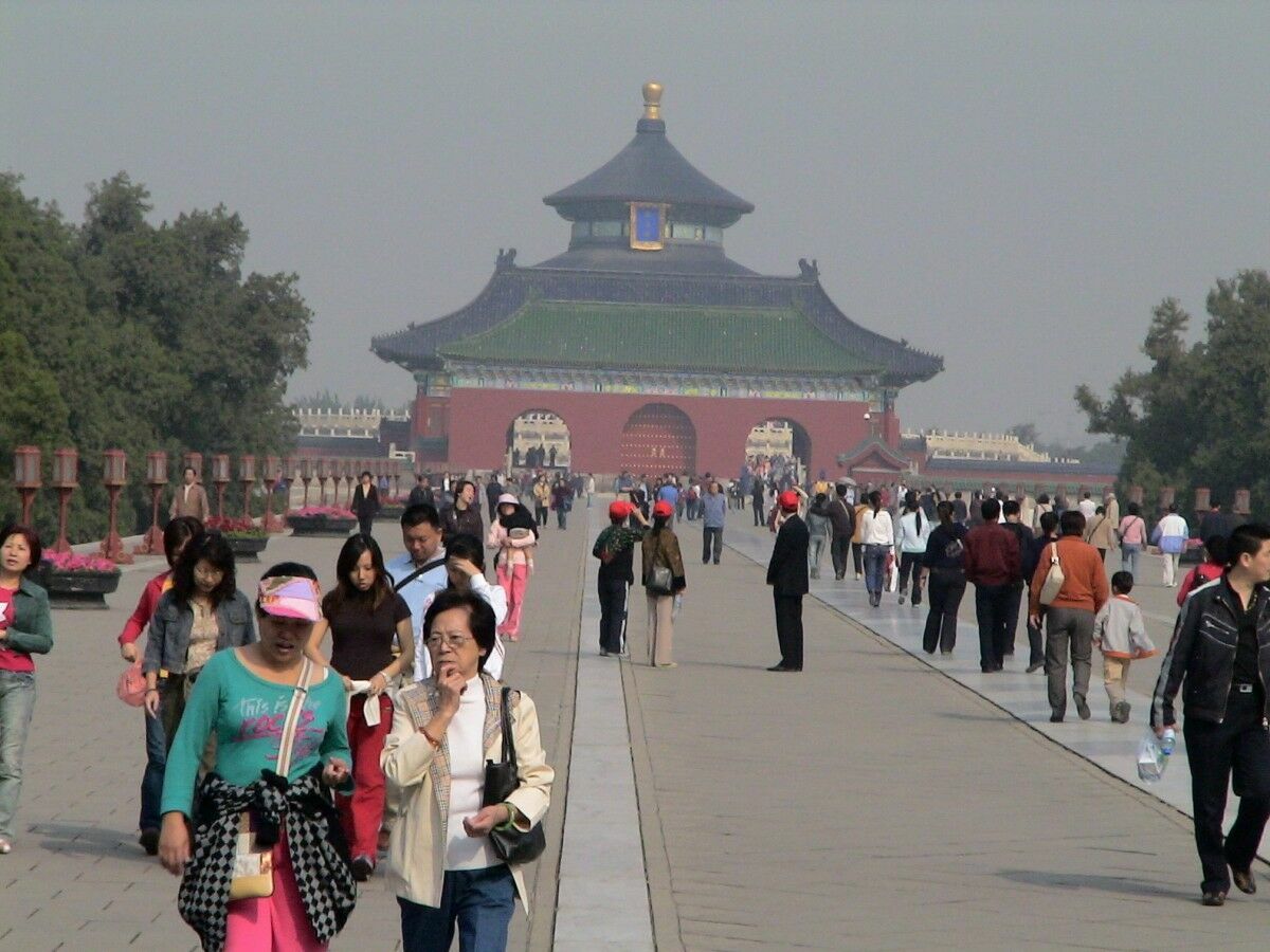 Жителей Пекина выпустят из города лишь с отрицательным тестом на коронавирус