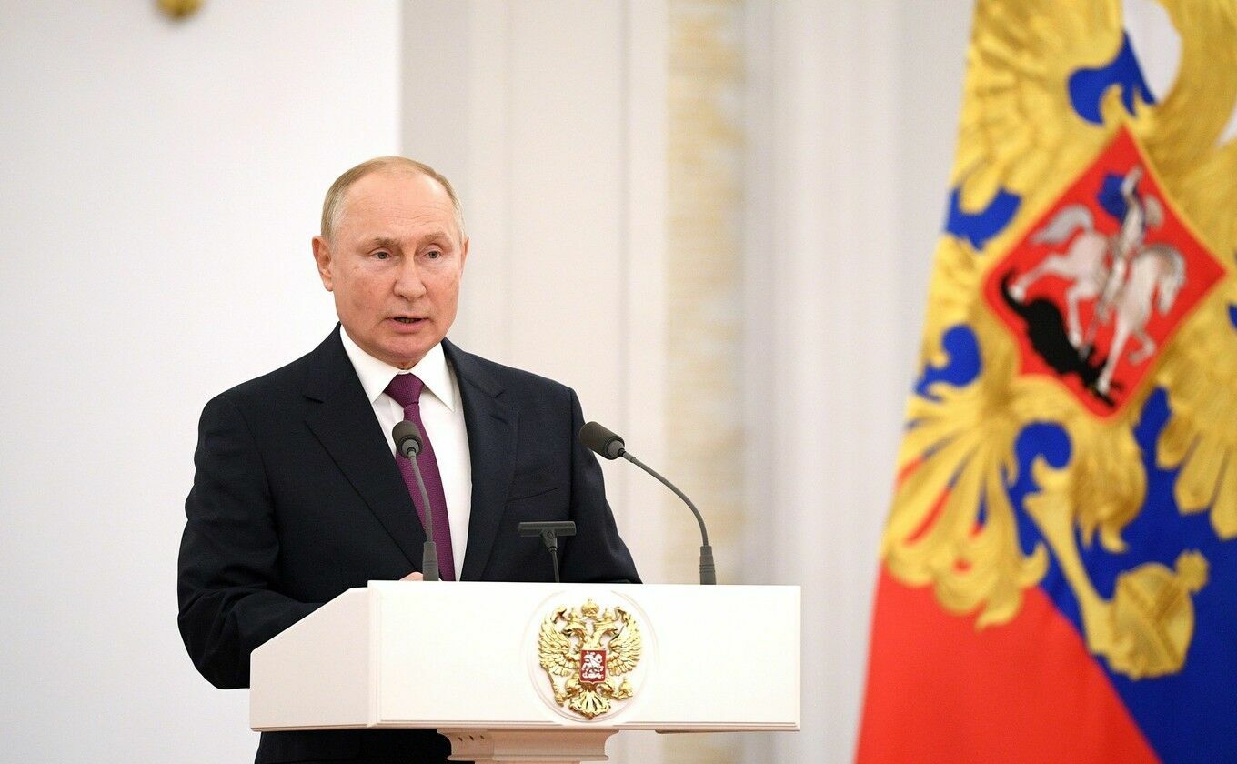 Владимир Путин назвал низкие доходы россиян "главным врагом"