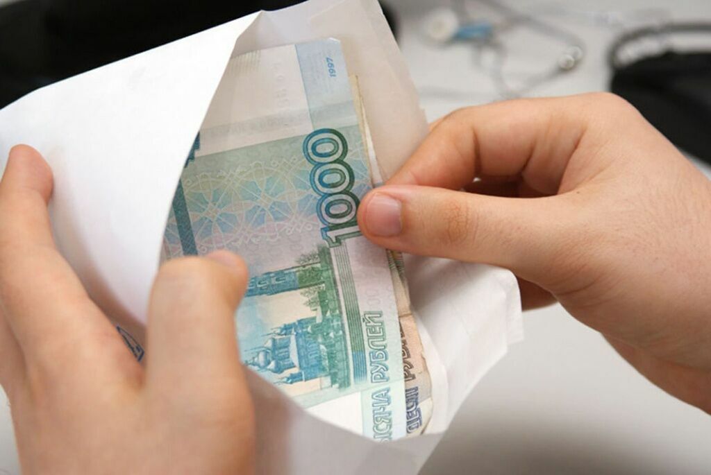 Долг по зарплате жительнице Волгограда составил 1 млн рублей