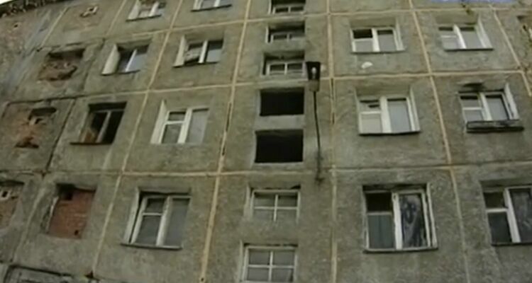 Написавшим на крыше дома «SOS, Путин, помоги» жильцам вернули электричество