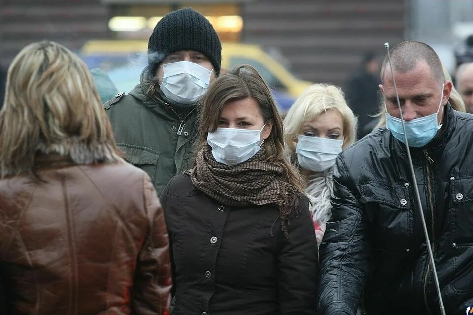 Число новых больных коронавирусом в России уже неделю выше пяти тысяч