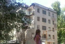 В общежитии в Ростовской области рухнула часть здания с санузлами