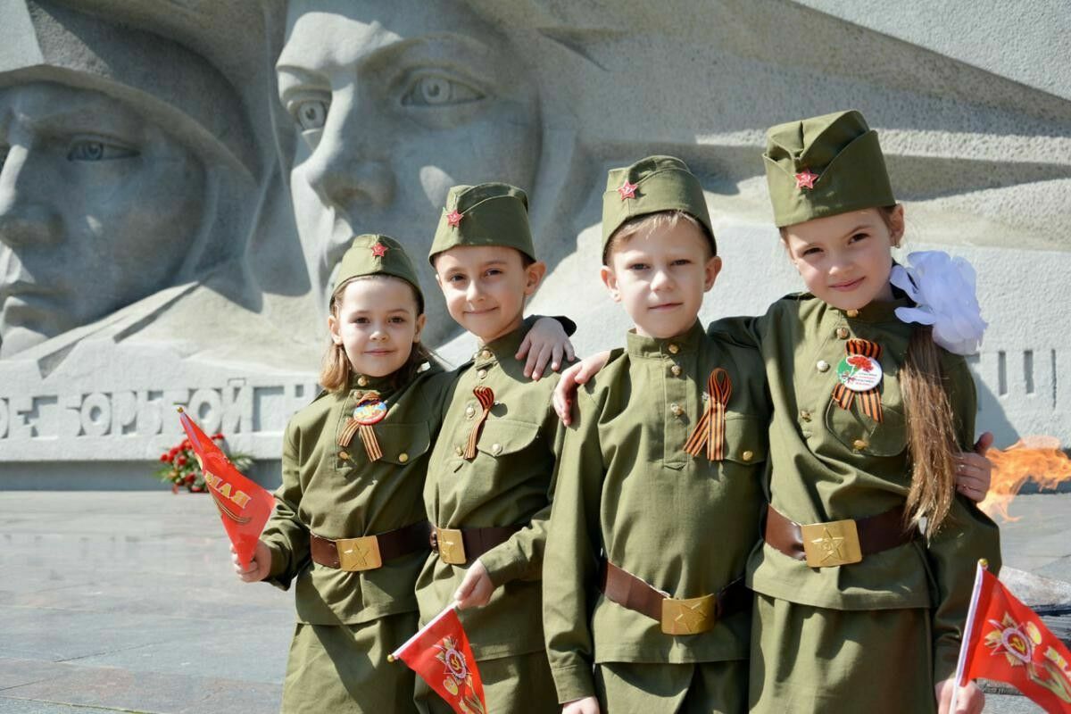Дети на параде Победы