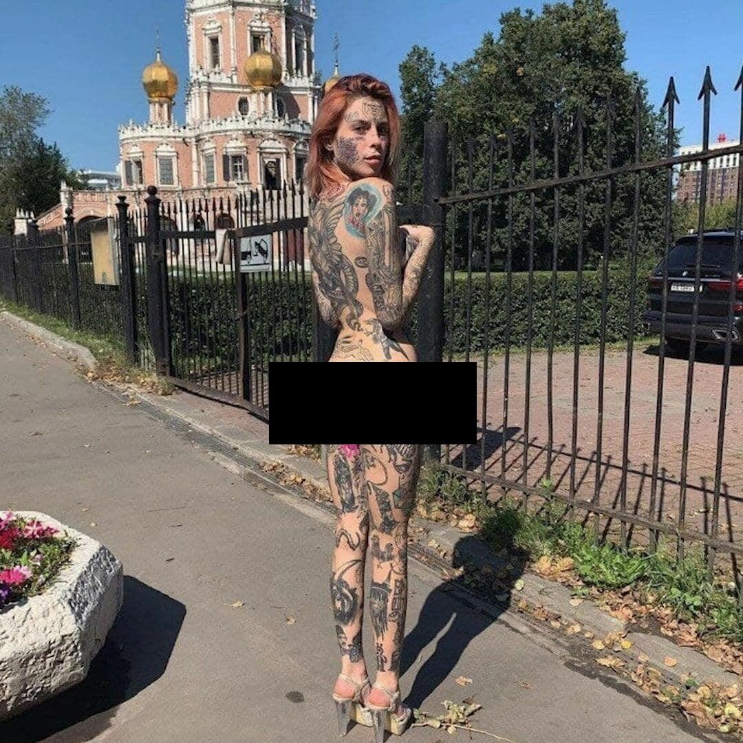Против блогерши завели дело за фото с обнаженкой на фоне храма