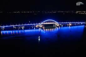 Крымский мост за полдня побил рекорд Керченской переправы